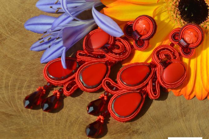 Handgemaakte oorbellen: Rood ….ja dat is toch echt mijn favoriete kleur !
